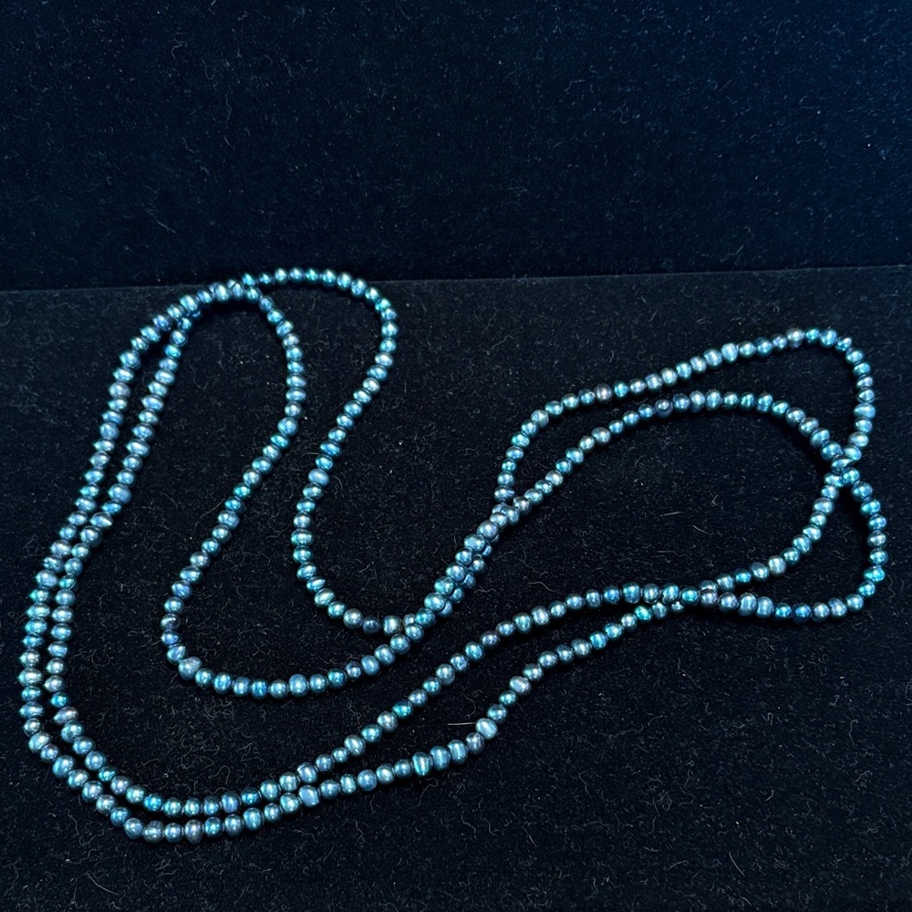 Chic Gray Pearl Necklace